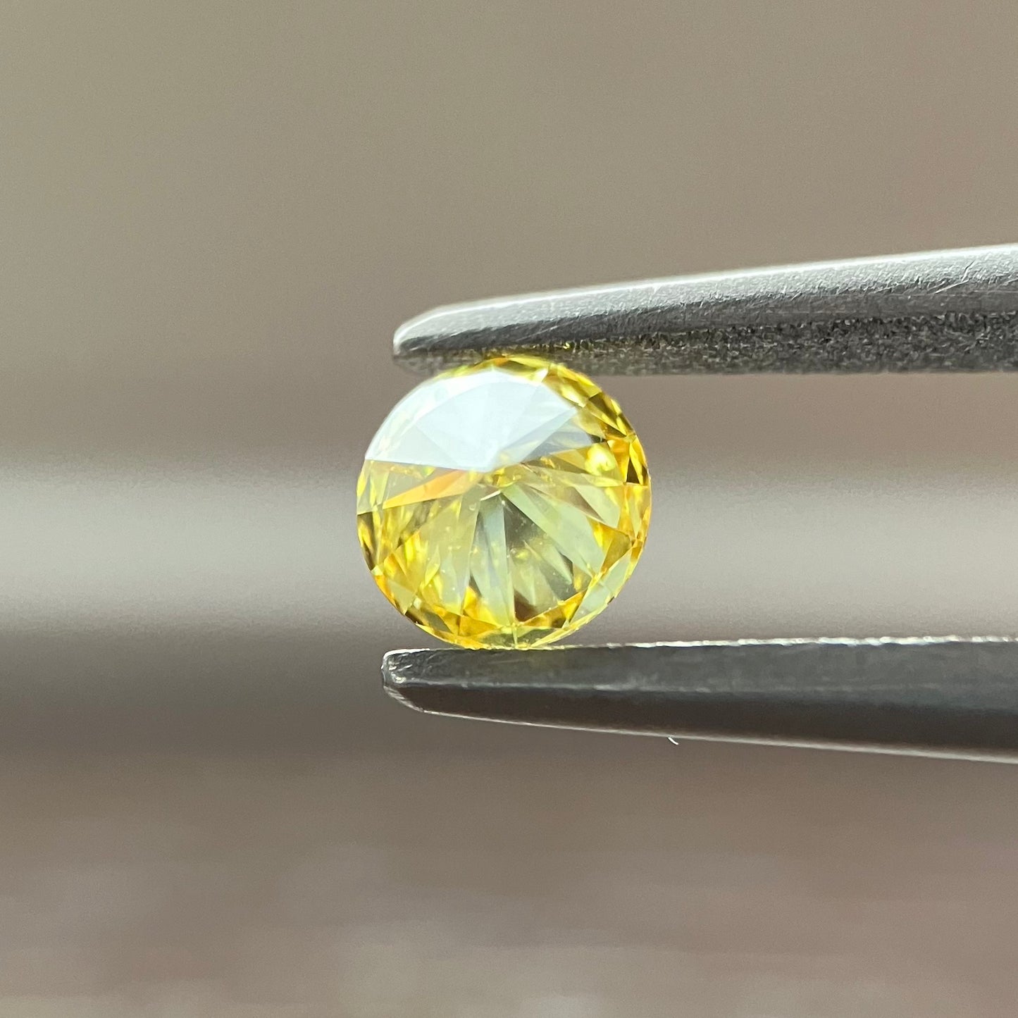 裸石 0.189ct Fancy Intense Yellow SI-2 RD 中央宝石研究所ソーティング付き