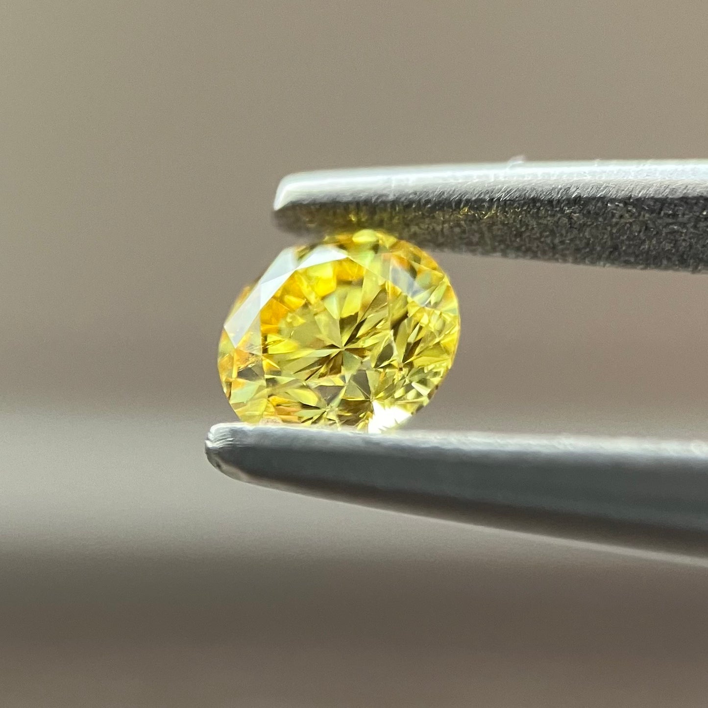 裸石 0.189ct Fancy Intense Yellow SI-2 RD 中央宝石研究所ソーティング付き