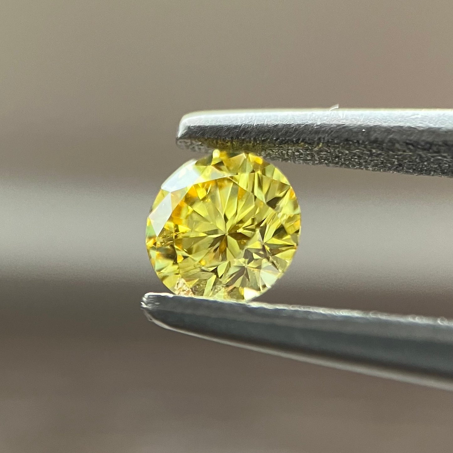 裸石 0.189ct Fancy Intense Yellow SI-2 RD 中央宝石研究所ソーティング付き