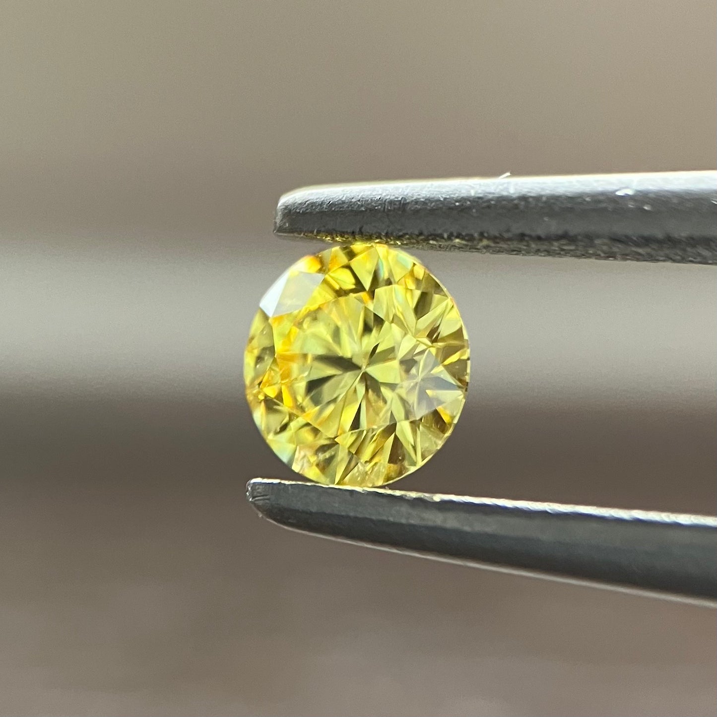 裸石 0.189ct Fancy Intense Yellow SI-2 RD 中央宝石研究所ソーティング付き