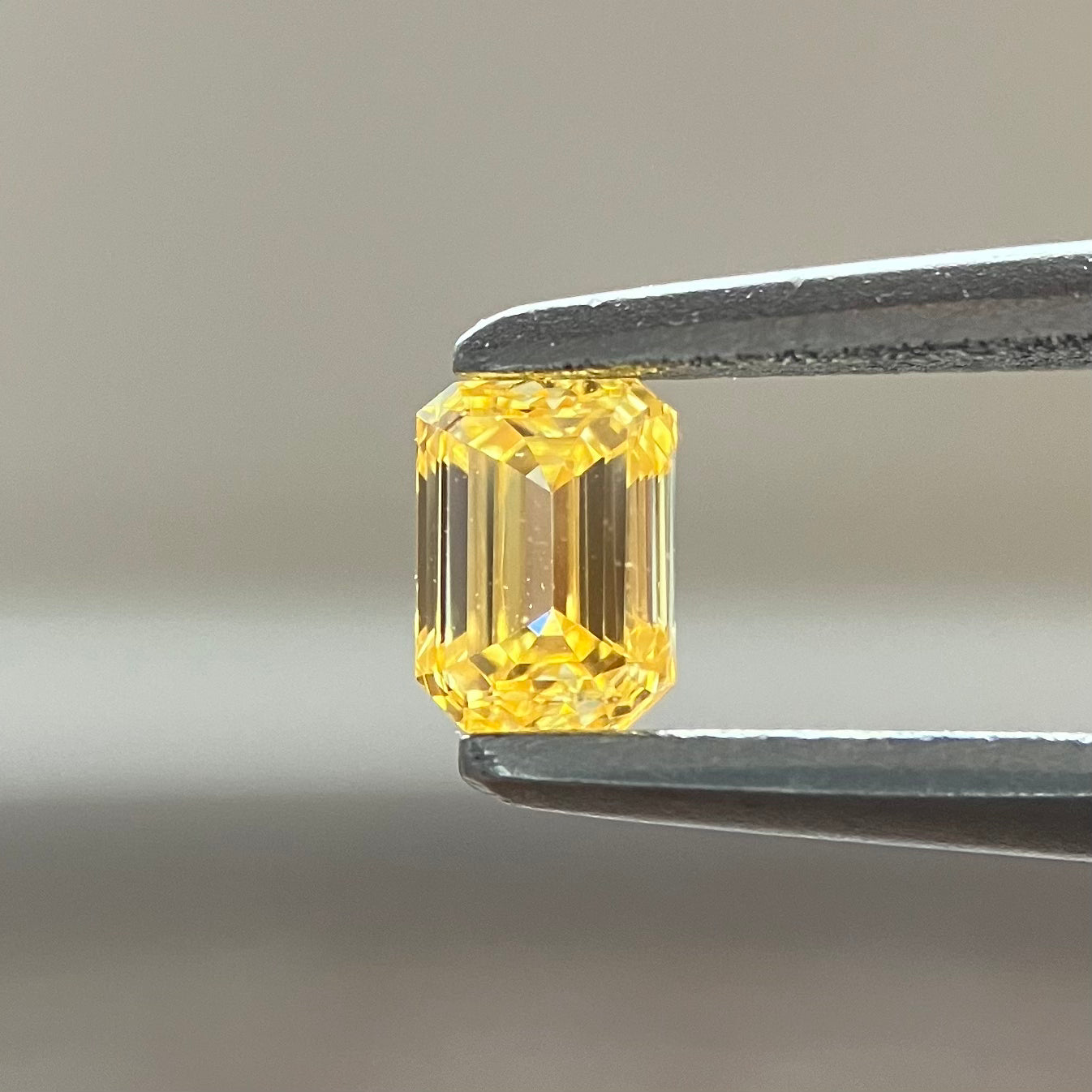 裸石 0.167ct Fancy Intense Orange Yellow VS-1 EM 中央宝石研究所ソーティング付き