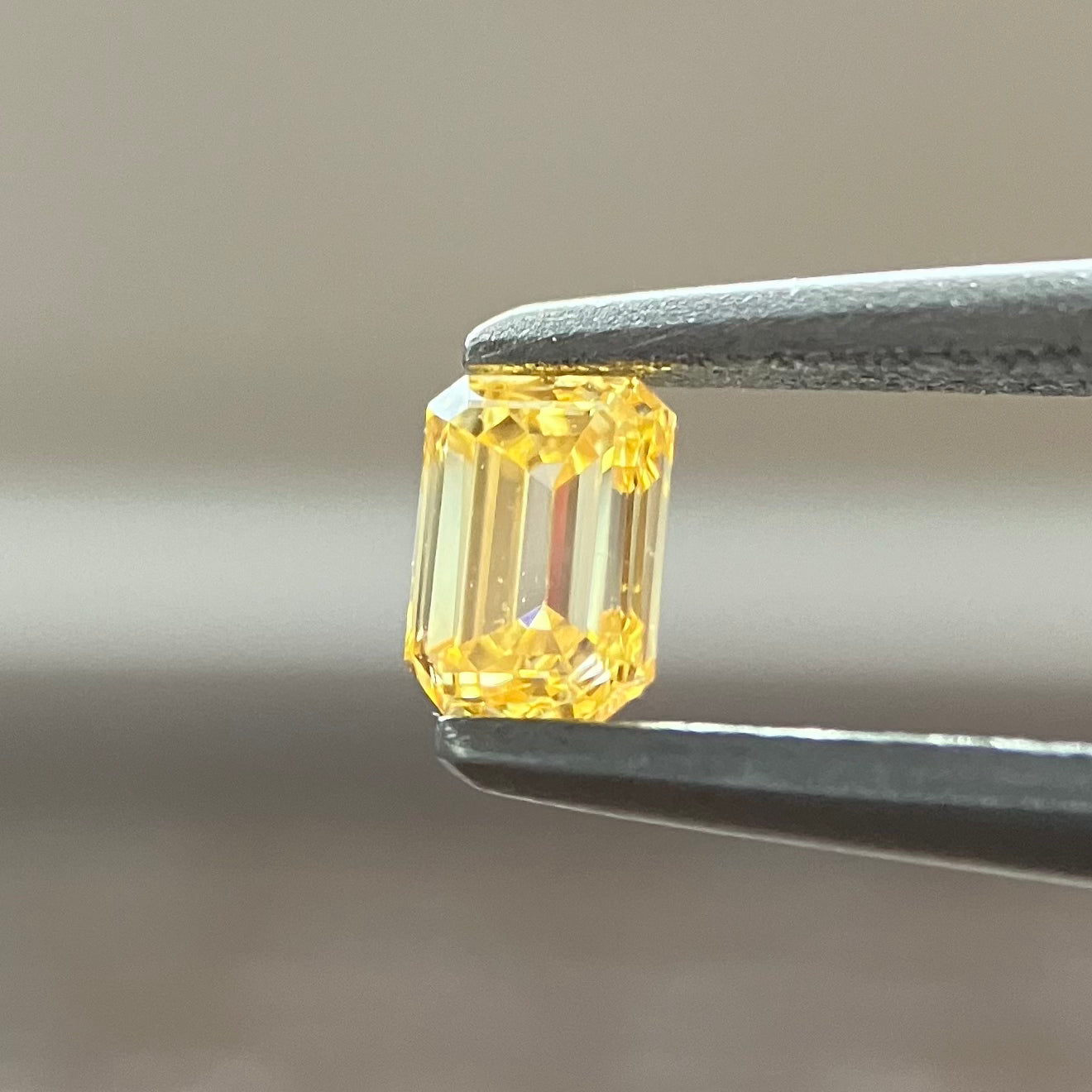 裸石 0.167ct Fancy Intense Orange Yellow VS-1 EM 中央宝石研究所ソーティング付き