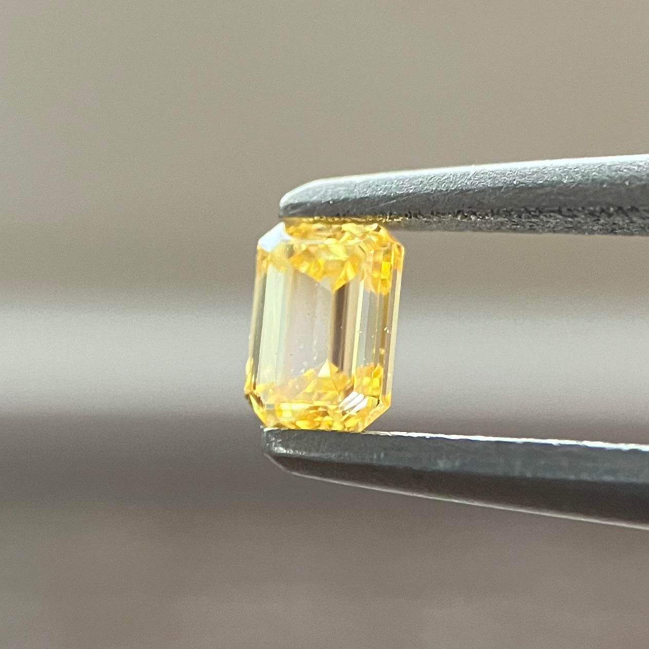 裸石 0.167ct Fancy Intense Orange Yellow VS-1 EM 中央宝石研究所ソーティング付き
