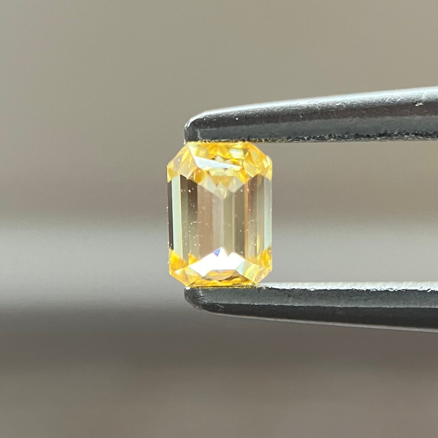 裸石 0.167ct Fancy Intense Orange Yellow VS-1 EM 中央宝石研究所ソーティング付き