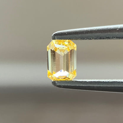 裸石 0.167ct Fancy Intense Orange Yellow VS-1 EM 中央宝石研究所ソーティング付き