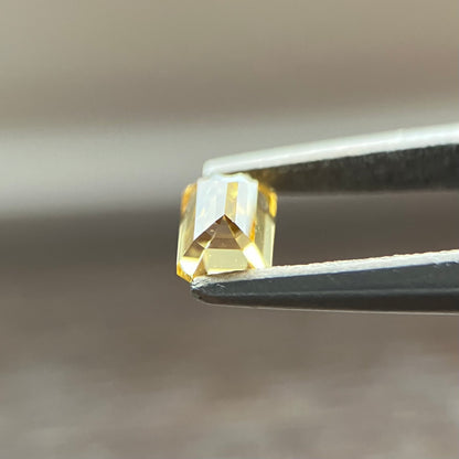 裸石 0.167ct Fancy Intense Orange Yellow VS-1 EM 中央宝石研究所ソーティング付き