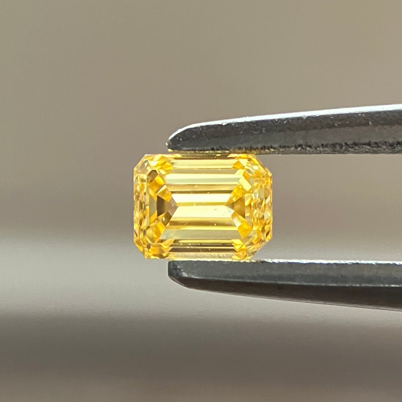 裸石 0.167ct Fancy Intense Orange Yellow VS-1 EM 中央宝石研究所ソーティング付き