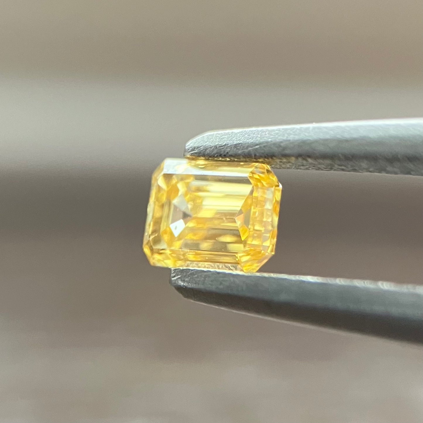 裸石 0.167ct Fancy Intense Orange Yellow VS-1 EM 中央宝石研究所ソーティング付き