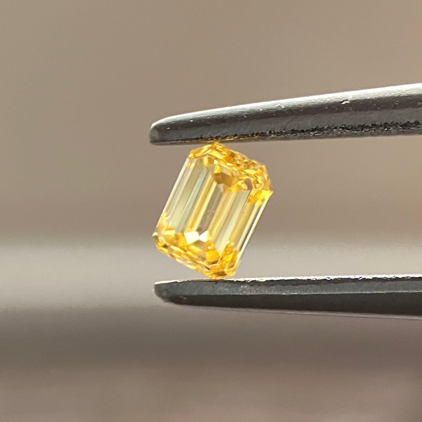 裸石 0.167ct Fancy Intense Orange Yellow VS-1 EM 中央宝石研究所ソーティング付き