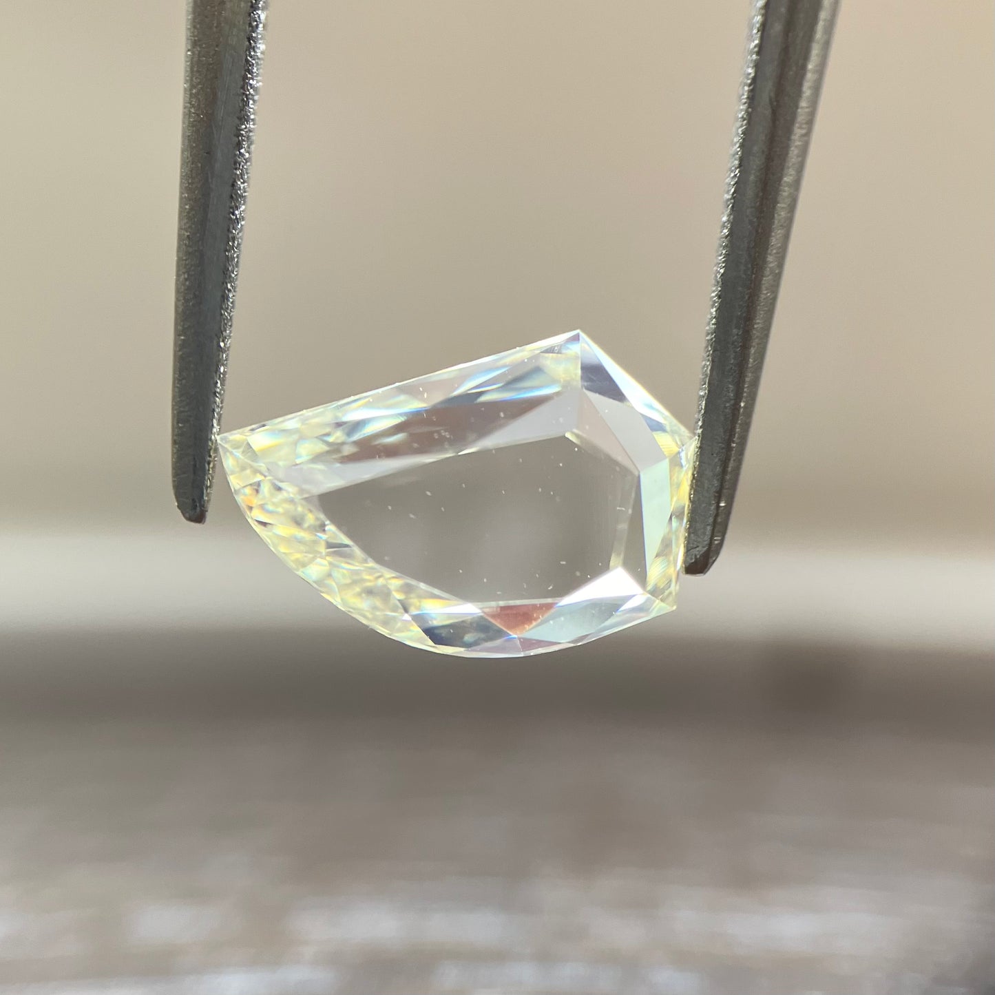 Loose stone 1.046ct LIGHT YELLOW (UNDER S) SI-1 Tusk Shape with Central Gem Laboratory sorting