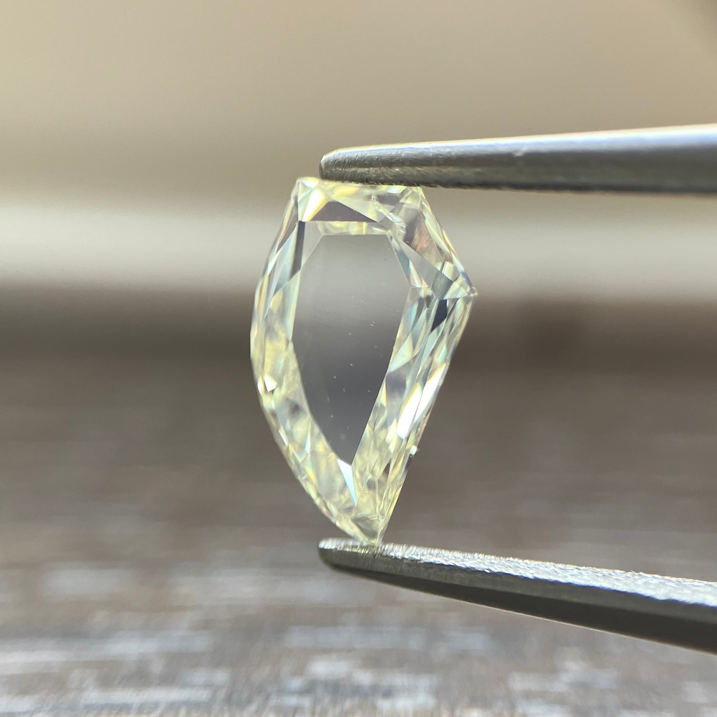 Loose stone 1.046ct LIGHT YELLOW (UNDER S) SI-1 Tusk Shape with Central Gem Laboratory sorting