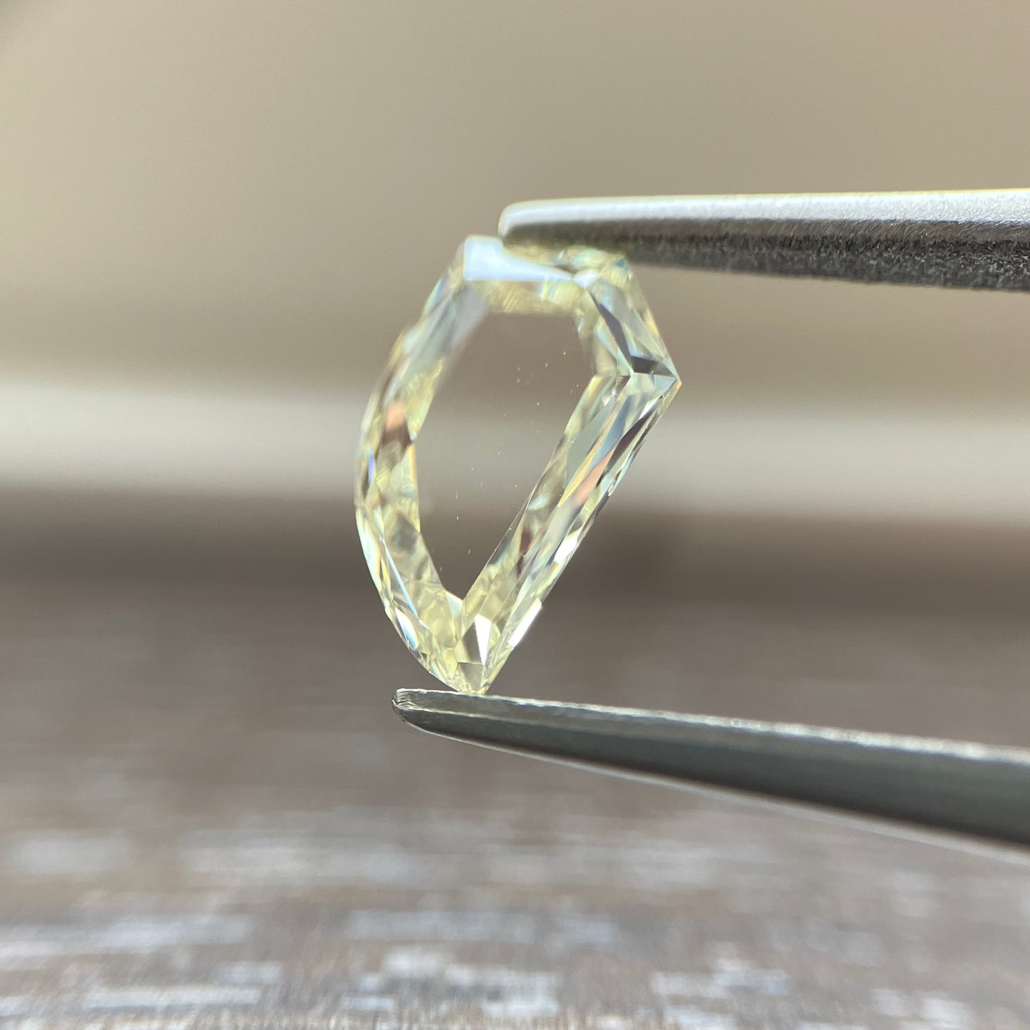 Loose stone 1.046ct LIGHT YELLOW (UNDER S) SI-1 Tusk Shape with Central Gem Laboratory sorting