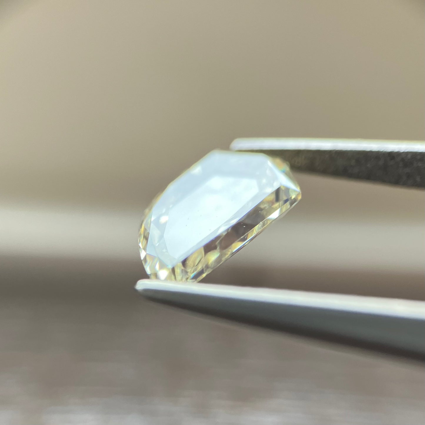 Loose stone 1.046ct LIGHT YELLOW (UNDER S) SI-1 Tusk Shape with Central Gem Laboratory sorting