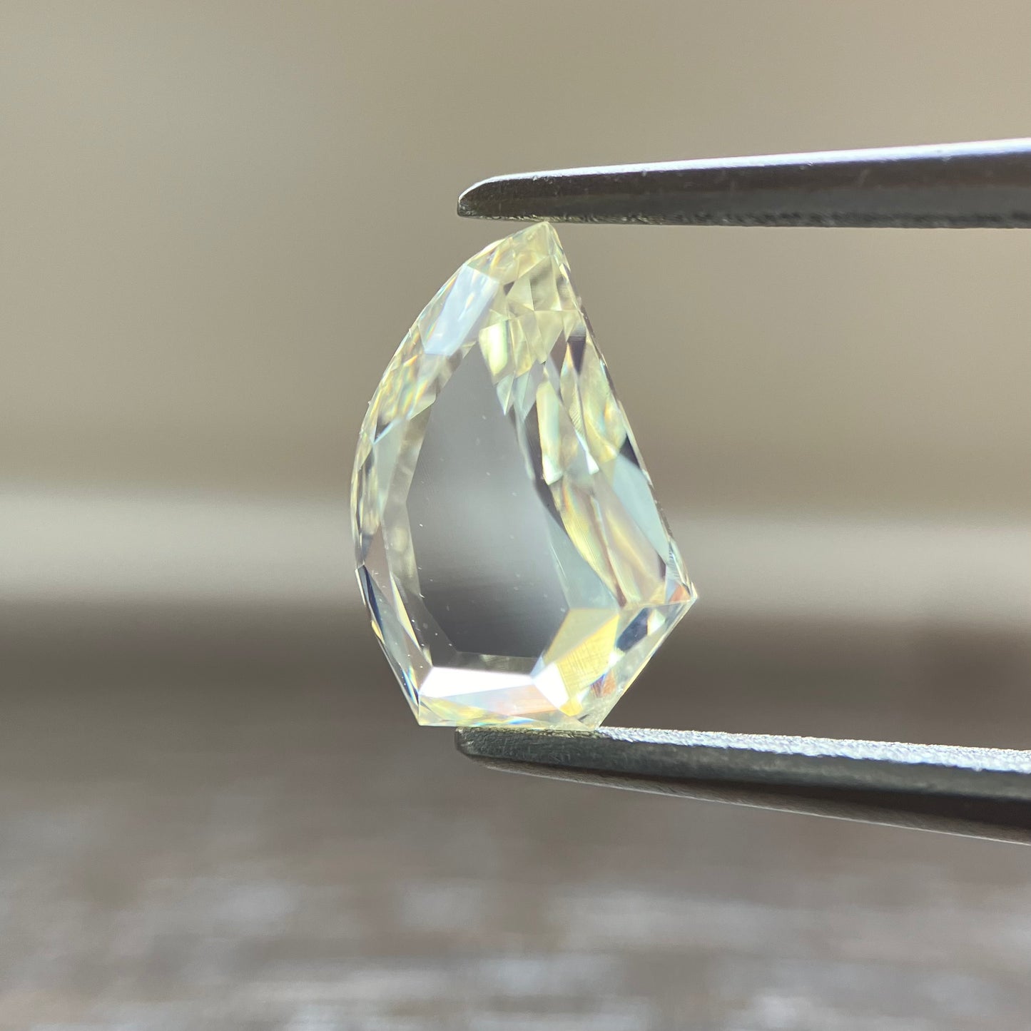 Loose stone 1.046ct LIGHT YELLOW (UNDER S) SI-1 Tusk Shape with Central Gem Laboratory sorting