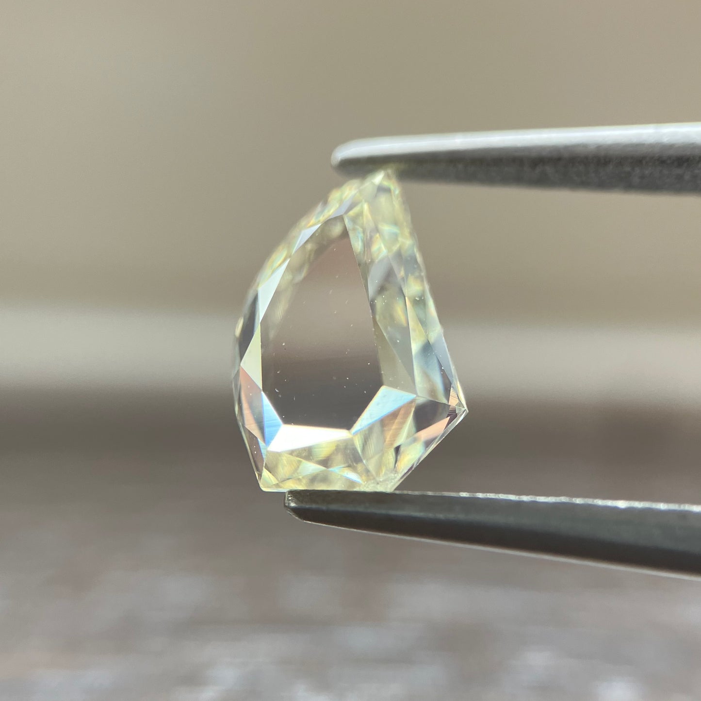 Loose stone 1.046ct LIGHT YELLOW (UNDER S) SI-1 Tusk Shape with Central Gem Laboratory sorting