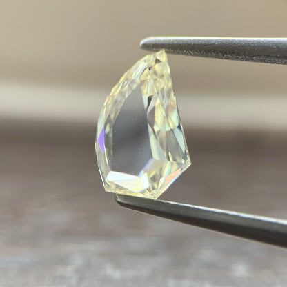 Loose stone 1.046ct LIGHT YELLOW (UNDER S) SI-1 Tusk Shape with Central Gem Laboratory sorting