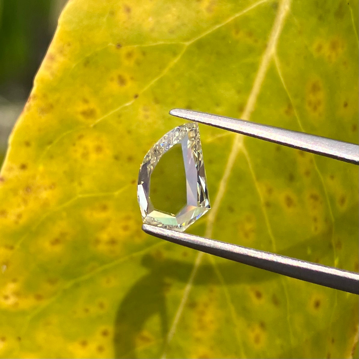 Loose stone 1.046ct LIGHT YELLOW (UNDER S) SI-1 Tusk Shape with Central Gem Laboratory sorting