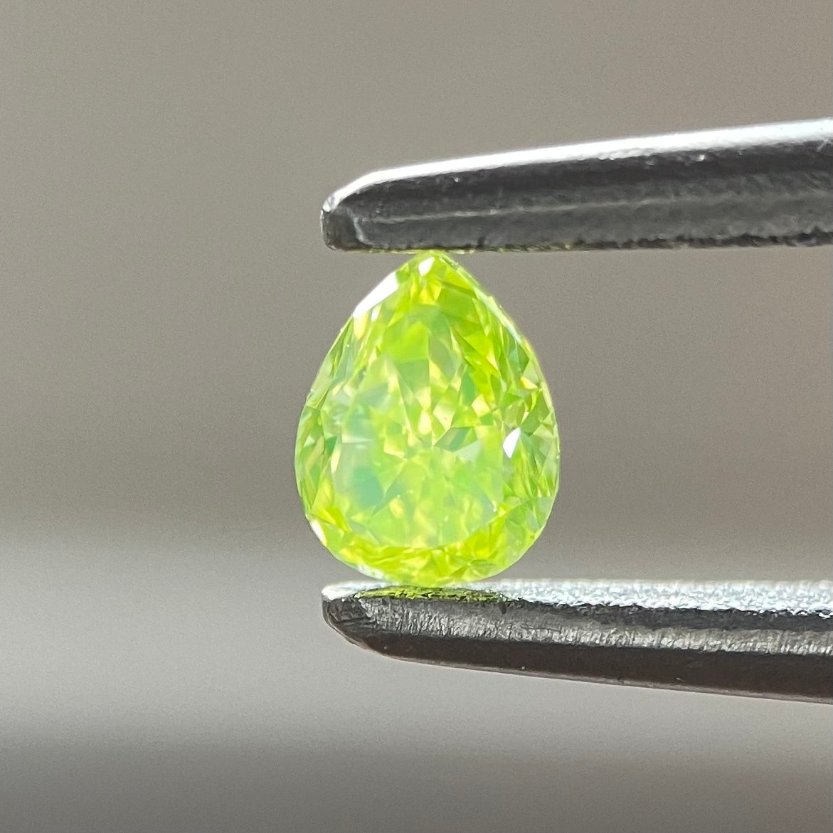 0.120ct Fancy Intense Yellow Green Pear Shape Loose Diamond with CGL Sorting Report