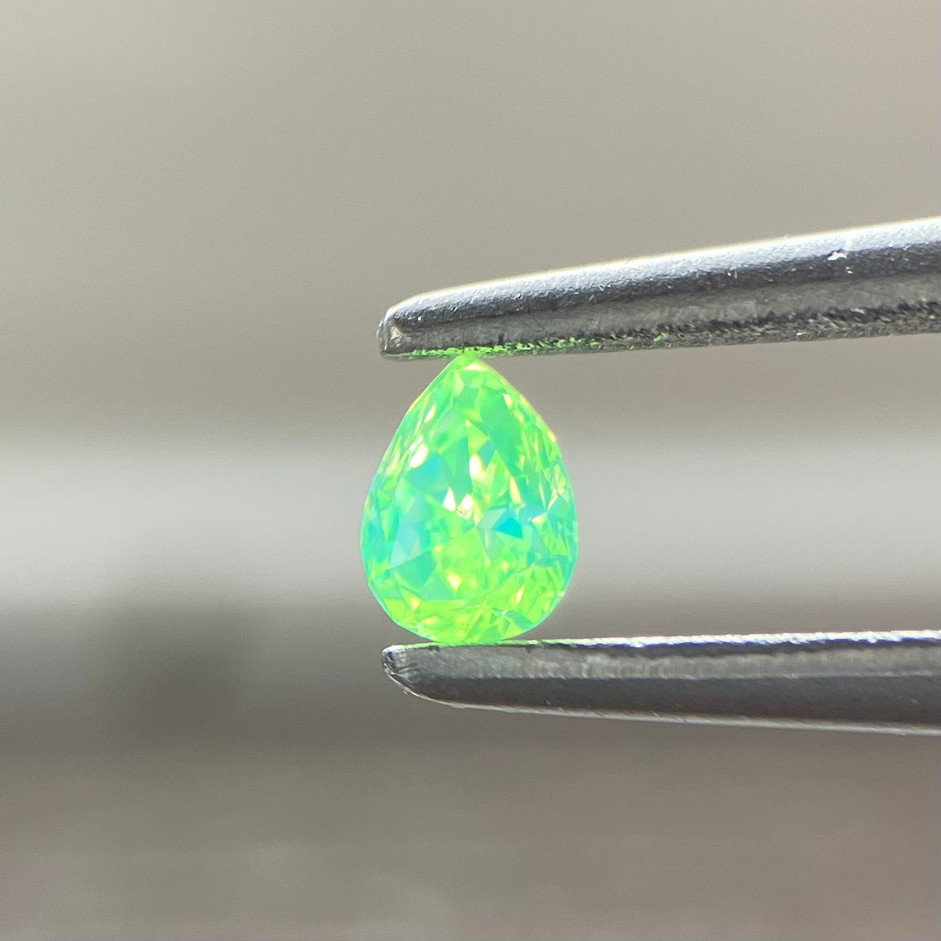 0.120ct Fancy Intense Yellow Green Pear Shape Loose Diamond with CGL Sorting Report