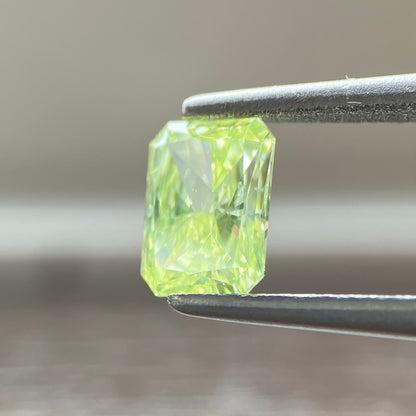 0.716ct Fancy Yellow Green Radiant Cut Loose Diamond with CGL Sorting Report