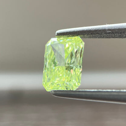 0.716ct Fancy Yellow Green Radiant Cut Loose Diamond with CGL Sorting Report