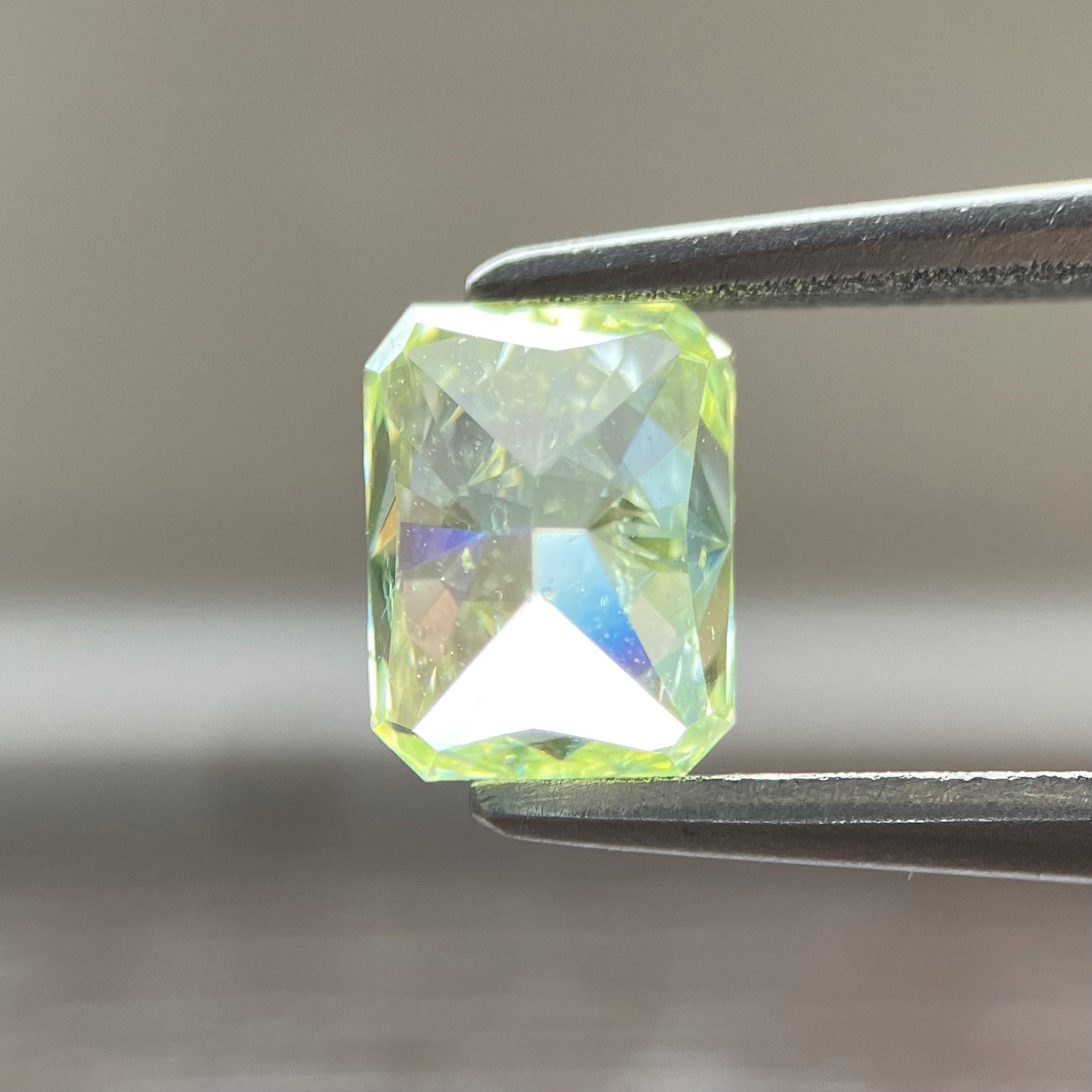 0.716ct Fancy Yellow Green Radiant Cut Loose Diamond with CGL Sorting Report