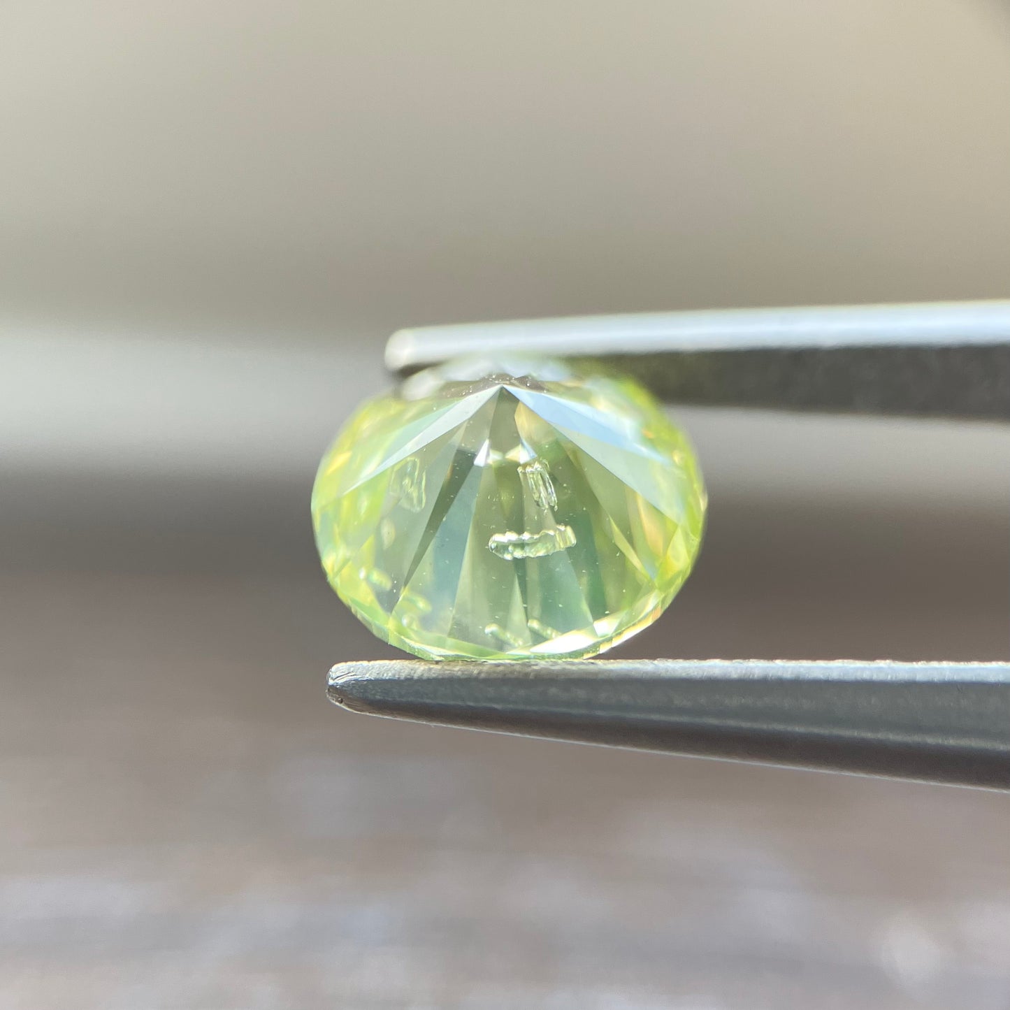 裸石 1.100ct Fancy Light Greenish Yellow I-1 RD 中央宝石研究所ソーティング付(CGL)