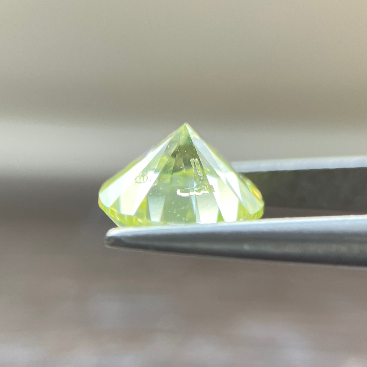 裸石 1.100ct Fancy Light Greenish Yellow I-1 RD 中央宝石研究所ソーティング付(CGL)