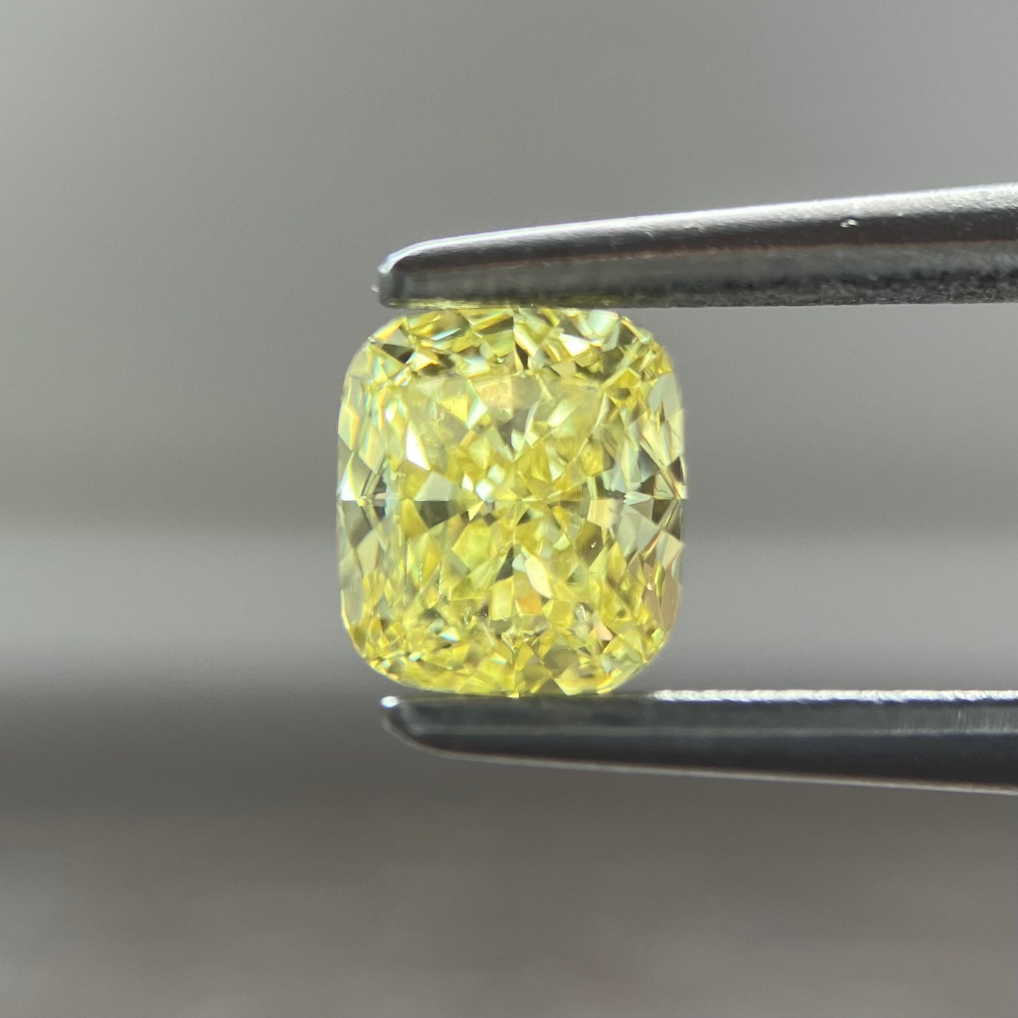 裸石 0.448ct Fancy Intense Yellow SI-1 CU 中央宝石研究所ソーティング付(CGL)