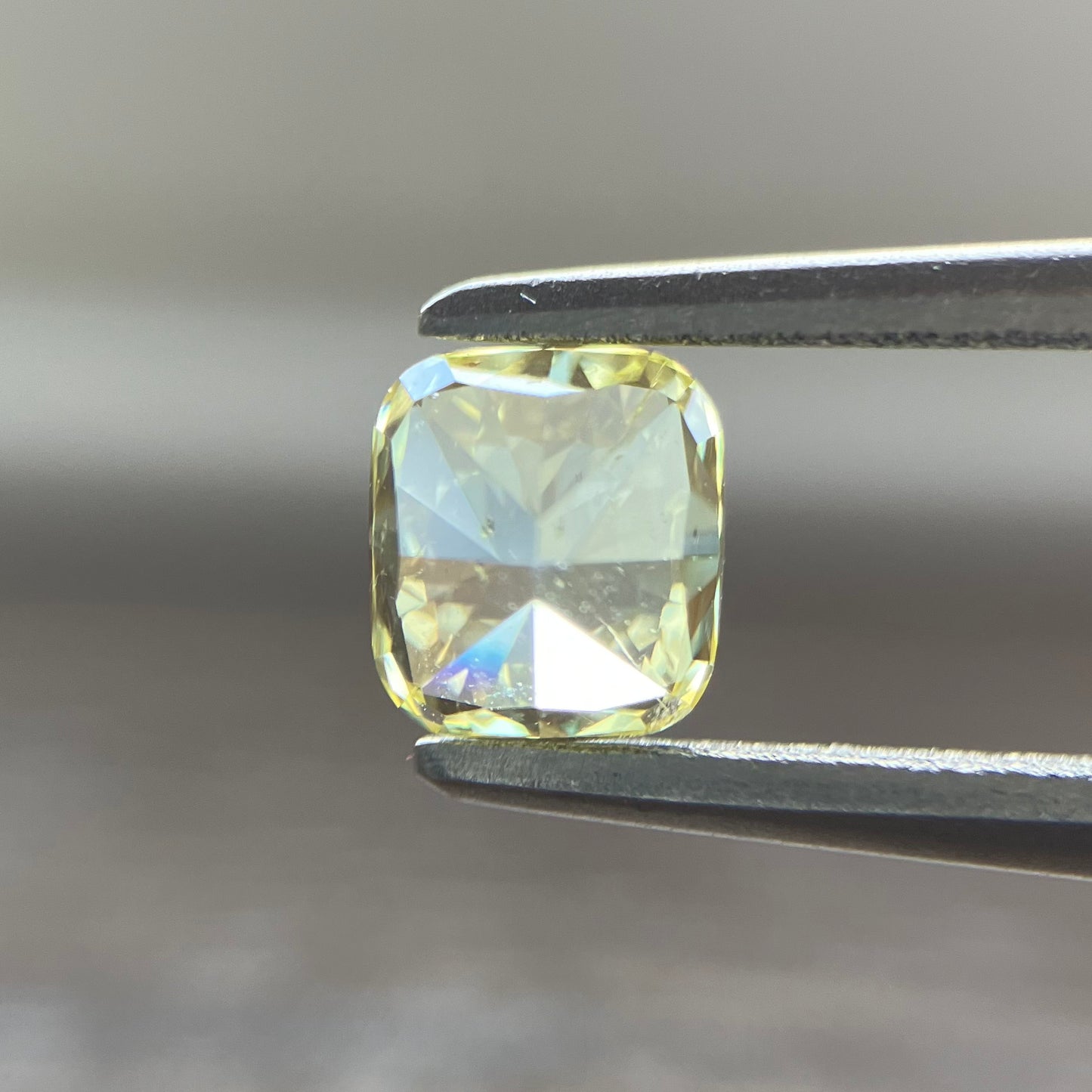 裸石 0.448ct Fancy Intense Yellow SI-1 CU 中央宝石研究所ソーティング付(CGL)