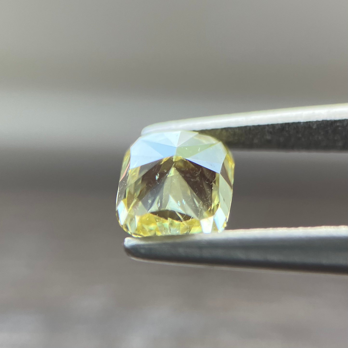 裸石 0.448ct Fancy Intense Yellow SI-1 CU 中央宝石研究所ソーティング付(CGL)