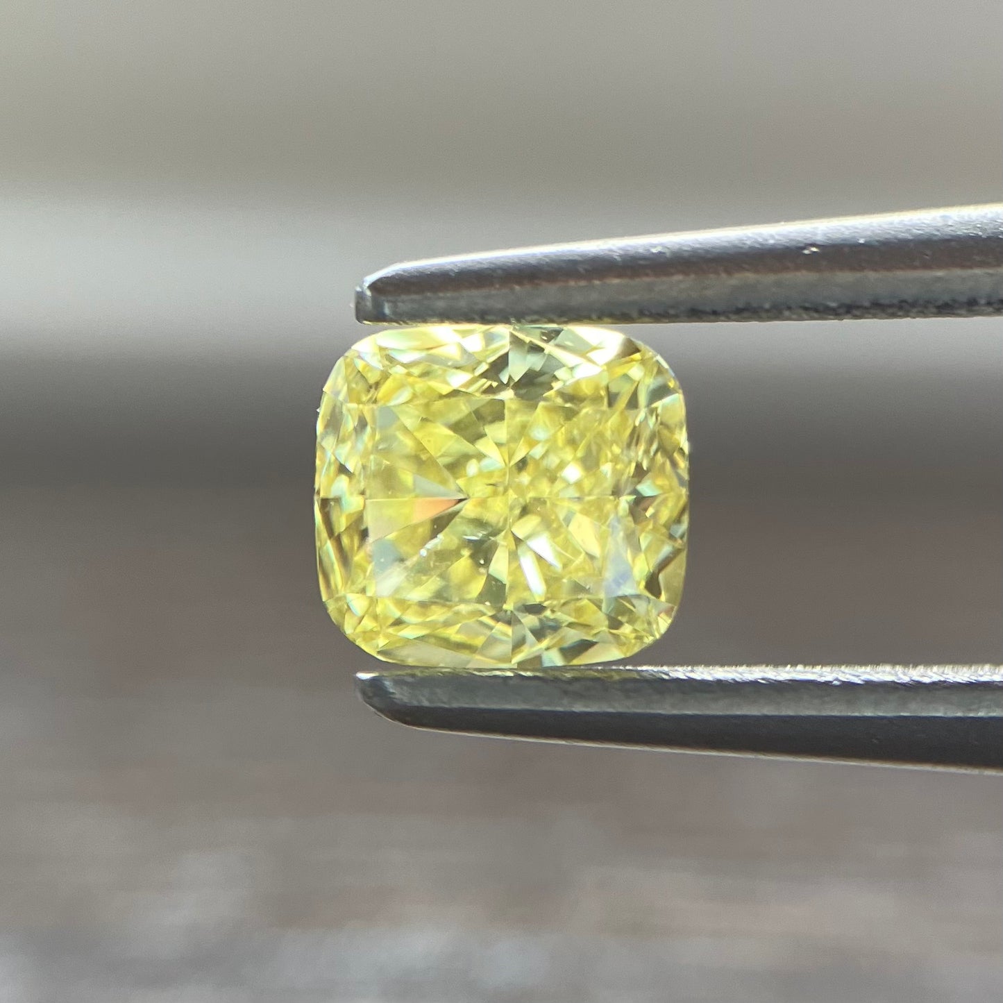 裸石 0.448ct Fancy Intense Yellow SI-1 CU 中央宝石研究所ソーティング付(CGL)