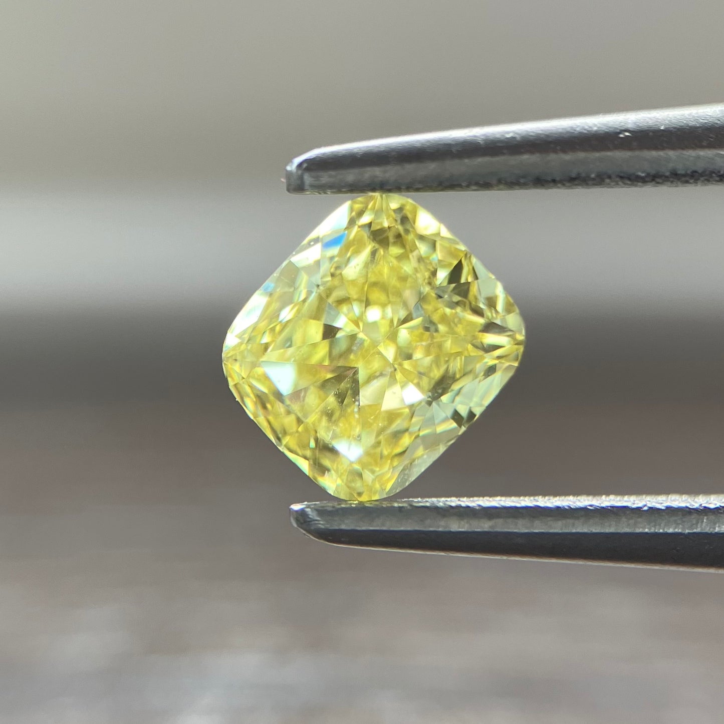 裸石 0.448ct Fancy Intense Yellow SI-1 CU 中央宝石研究所ソーティング付(CGL)