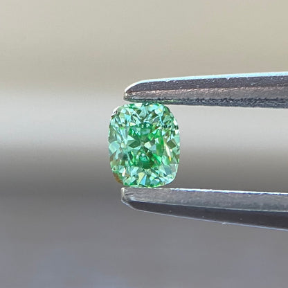 0.09克拉 Fancy Intense Green（浓彩绿色）垫形裸钻 附GIA鉴定证书