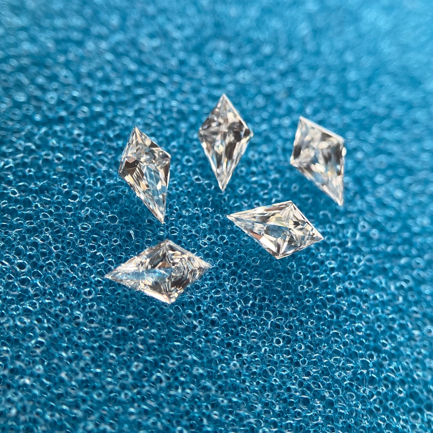 裸石 0.448克拉 浓彩黄 SI-1 CU 附带中央宝石研究所分级证书 (CGL)