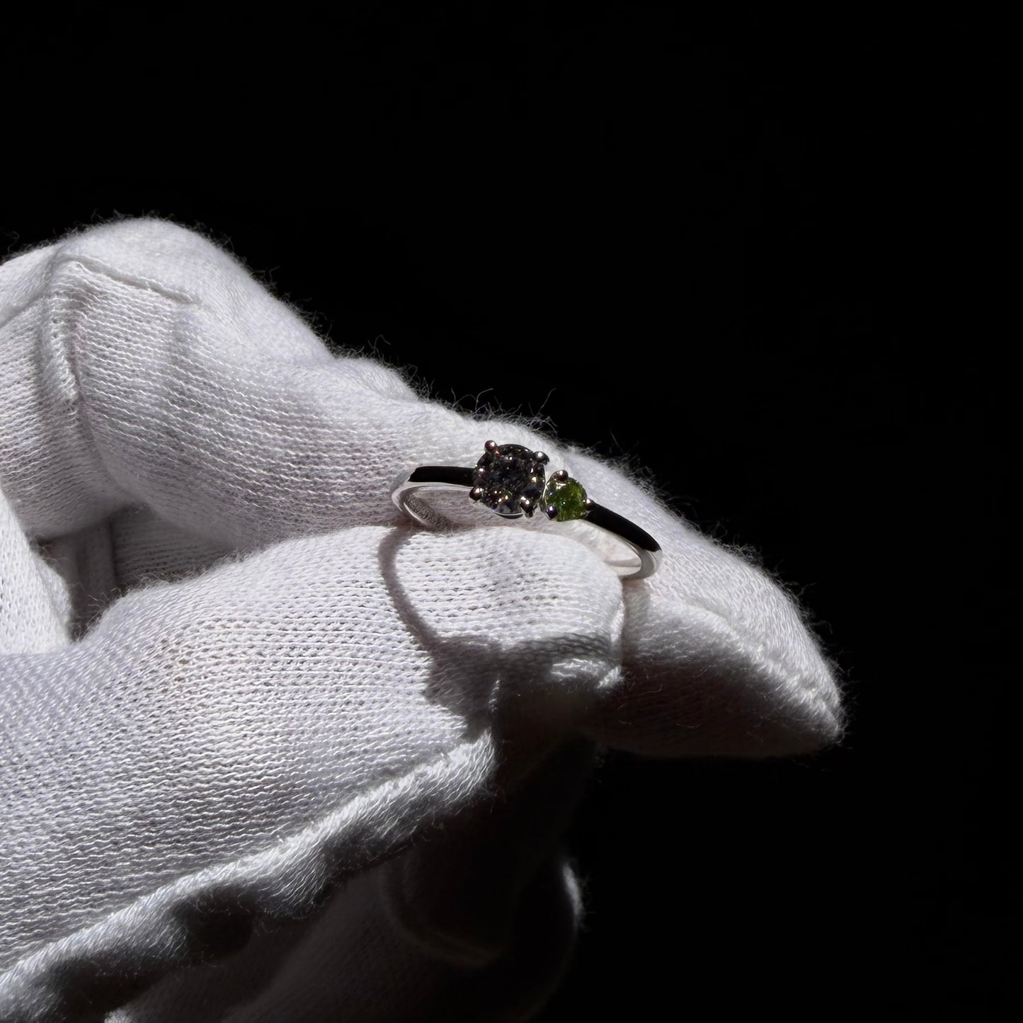 ツインダイヤモンド Dカラー 0.357ct  & Fancy Light Yellow Green 0.085ct /PT900 リング