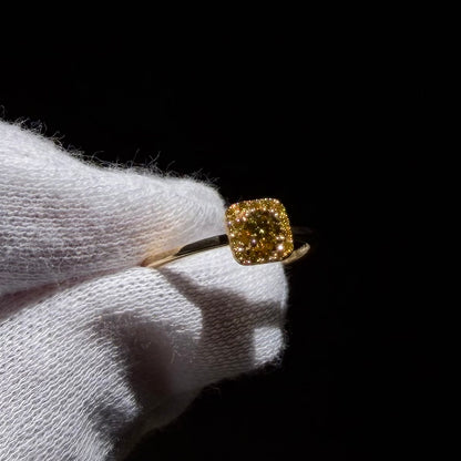 Fancy Intense Yellow ダイヤモンド 0.18ct メレダイヤモンド 0.08ct /K18YG リング