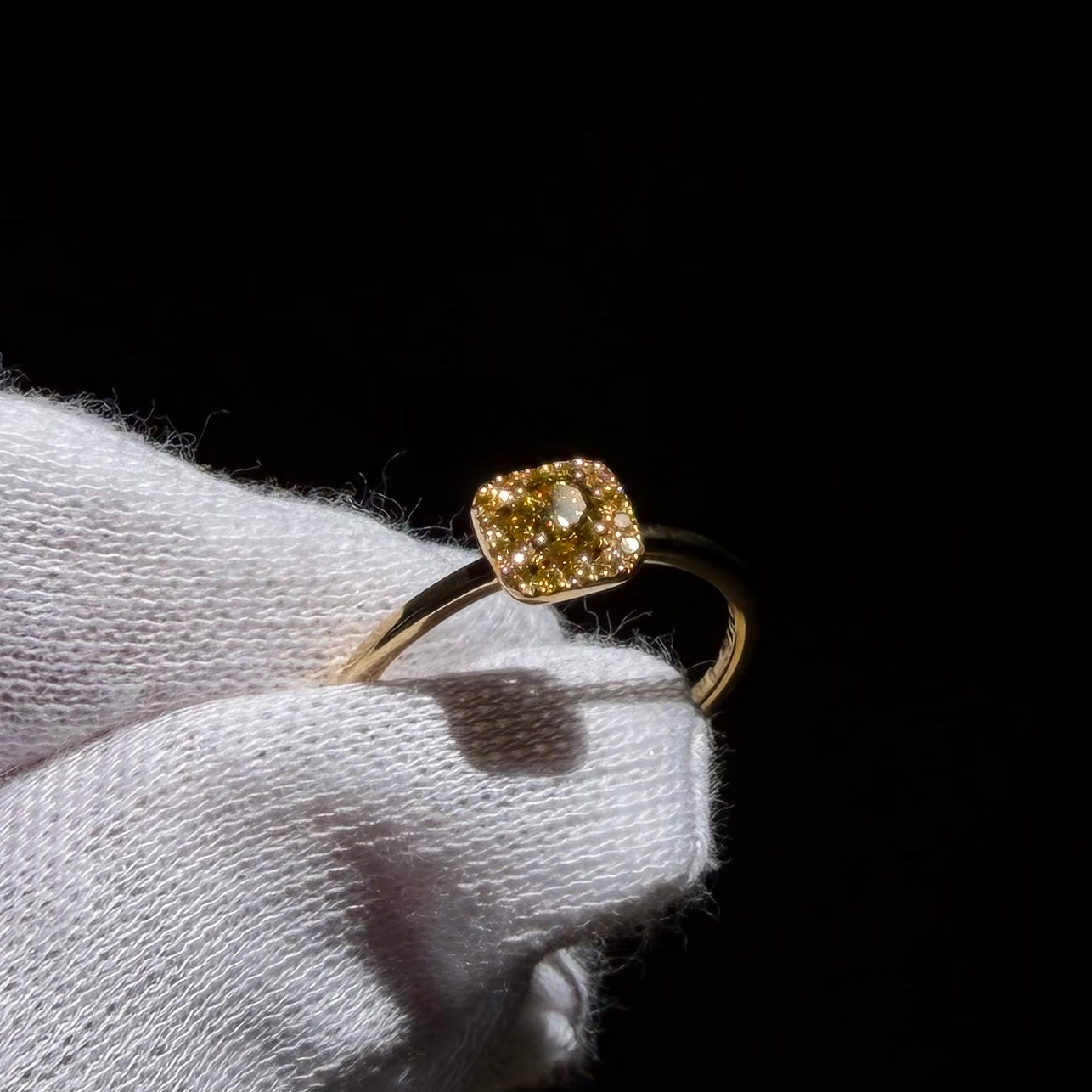 Fancy Intense Yellow ダイヤモンド 0.18ct メレダイヤモンド 0.08ct /K18YG リング