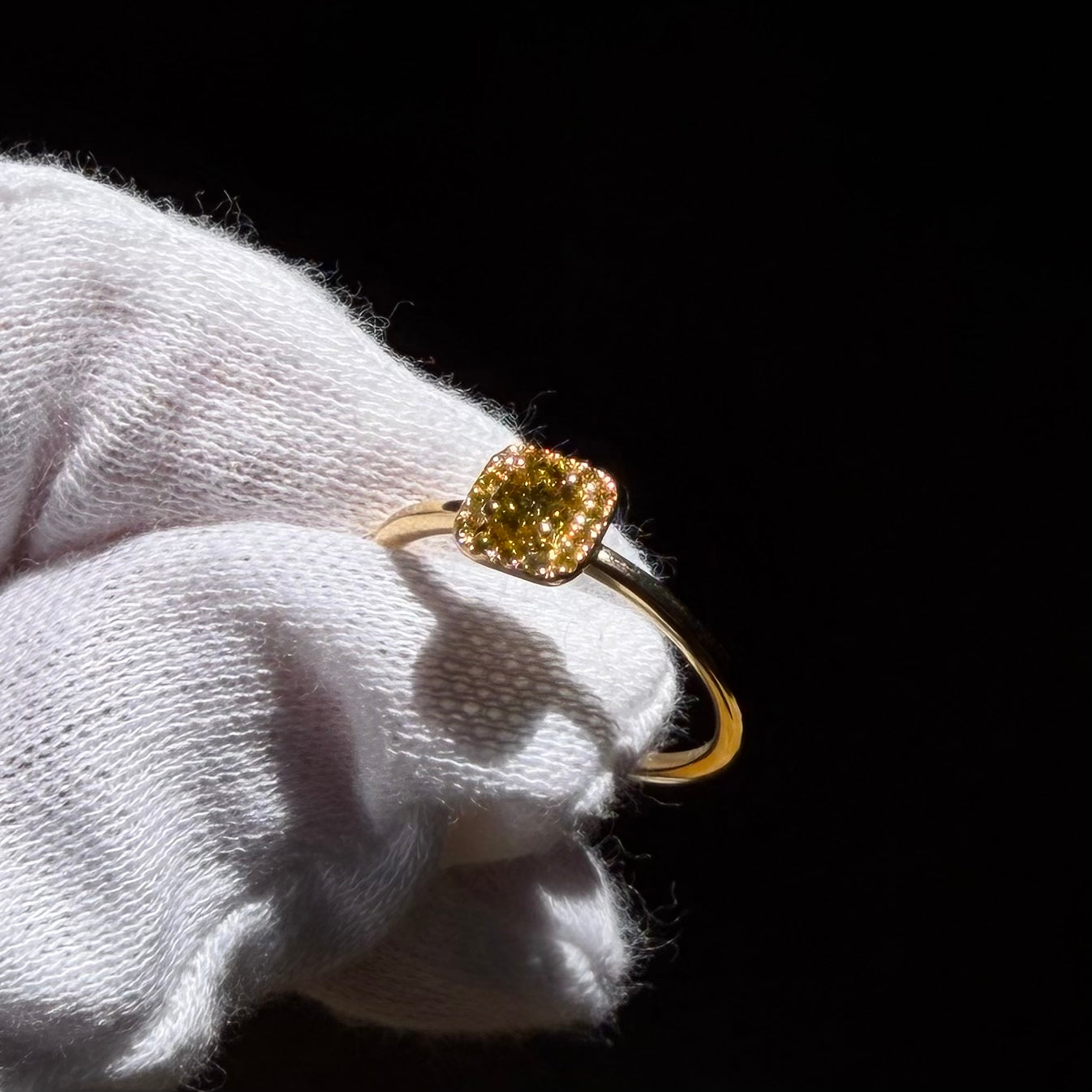 Fancy Intense Yellow ダイヤモンド 0.18ct メレダイヤモンド 0.08ct /K18YG リング
