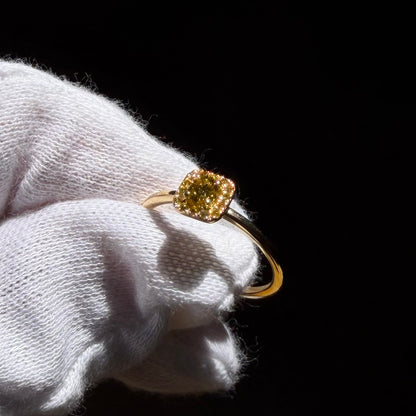 Fancy Intense Yellow ダイヤモンド 0.18ct メレダイヤモンド 0.08ct /K18YG リング