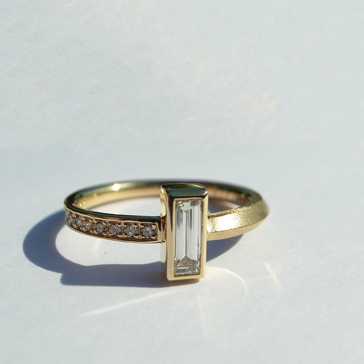 バケットダイヤモンド Lカラー 0.235ct メレダイヤモンド 0.08ct /K18YGリング