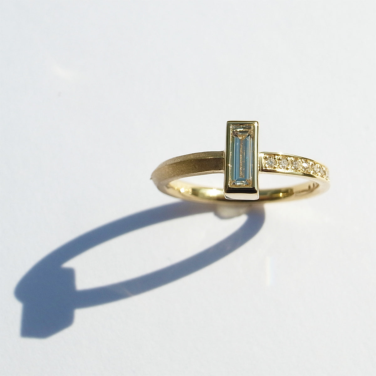 バケットダイヤモンド Lカラー 0.235ct メレダイヤモンド 0.08ct /K18YGリング