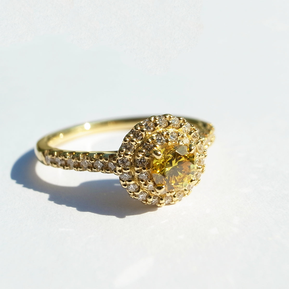 Fancy Vivid Yellow ダイヤモンド 0.274ct メレダイヤモンド 0.251ct /K18YG リング