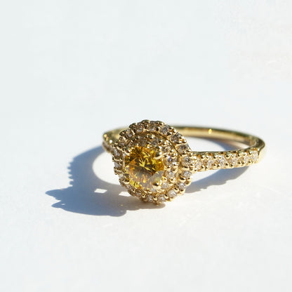 Fancy Vivid Yellow ダイヤモンド 0.274ct メレダイヤモンド 0.251ct /K18YG リング