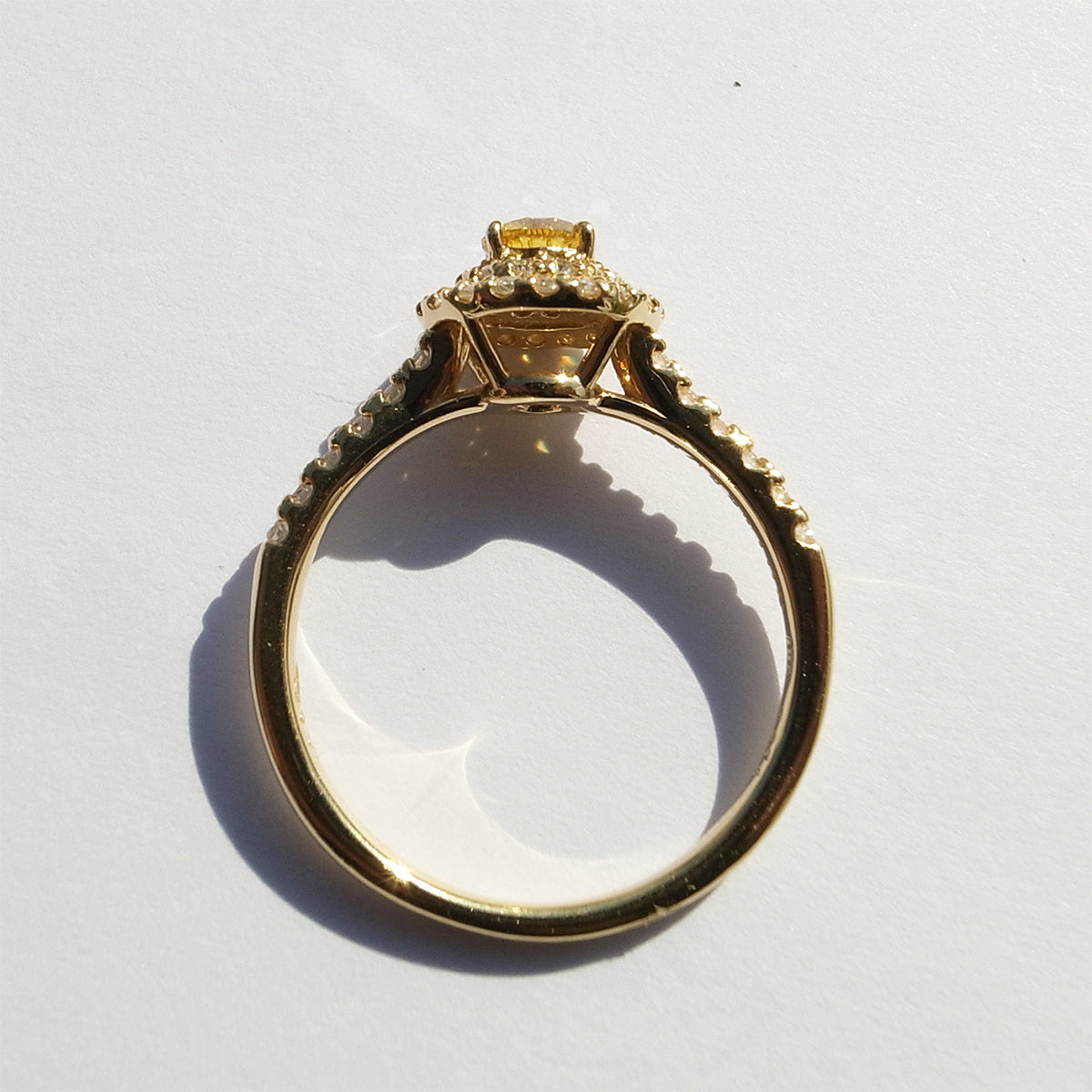 Fancy Vivid Yellow ダイヤモンド 0.274ct メレダイヤモンド 0.251ct /K18YG リング