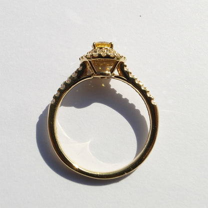 Fancy Vivid Yellow ダイヤモンド 0.274ct メレダイヤモンド 0.251ct /K18YG リング