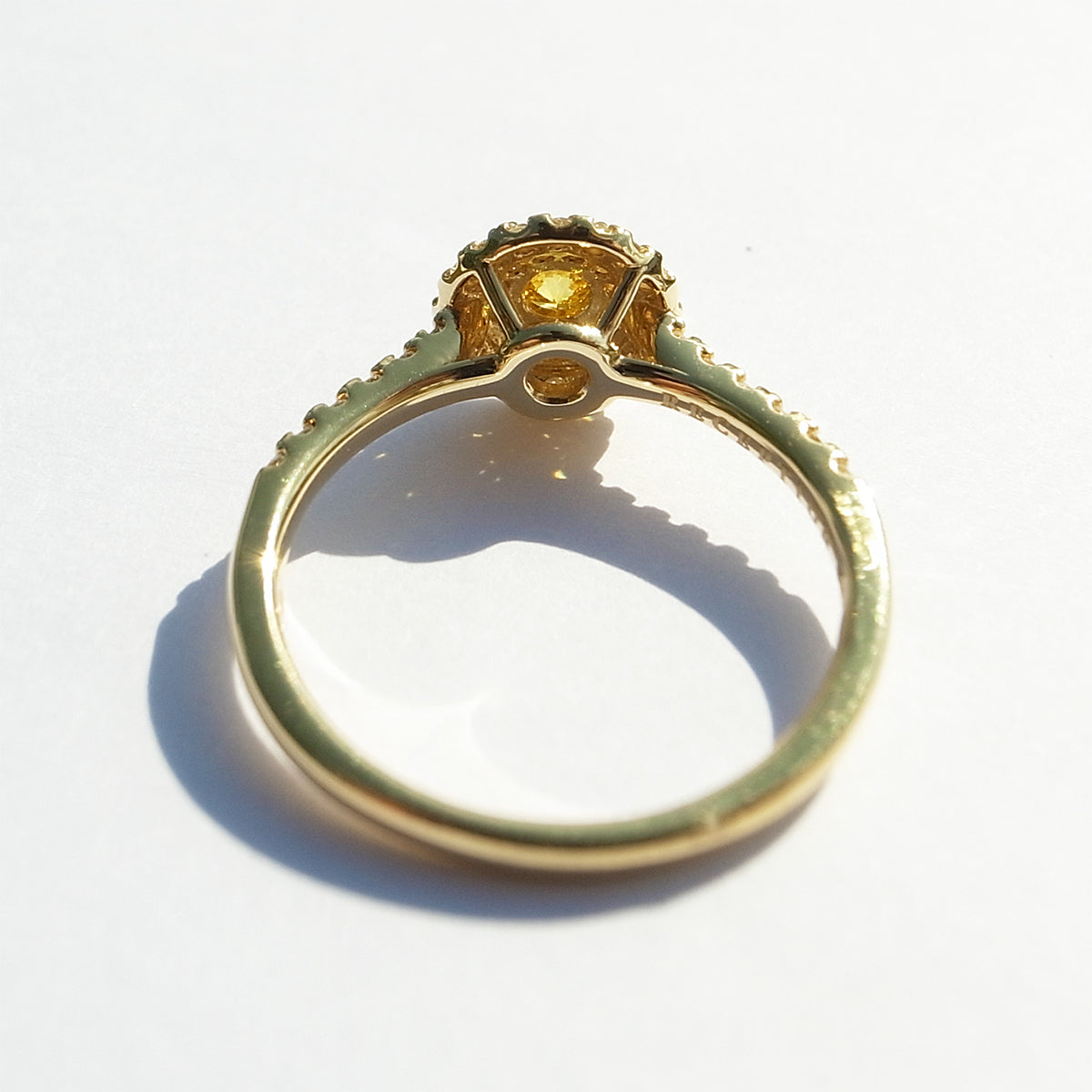 Fancy Vivid Yellow ダイヤモンド 0.274ct メレダイヤモンド 0.251ct /K18YG リング