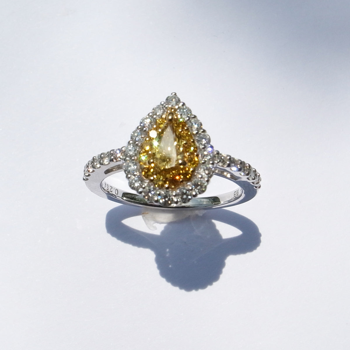 Fancy Intense Yellow ダイヤモンド 0.25ct /K18YG & PT900 リング