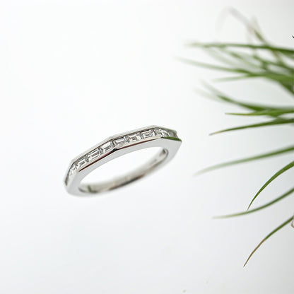 バゲットカットダイヤモンドのプラチナ結婚指輪