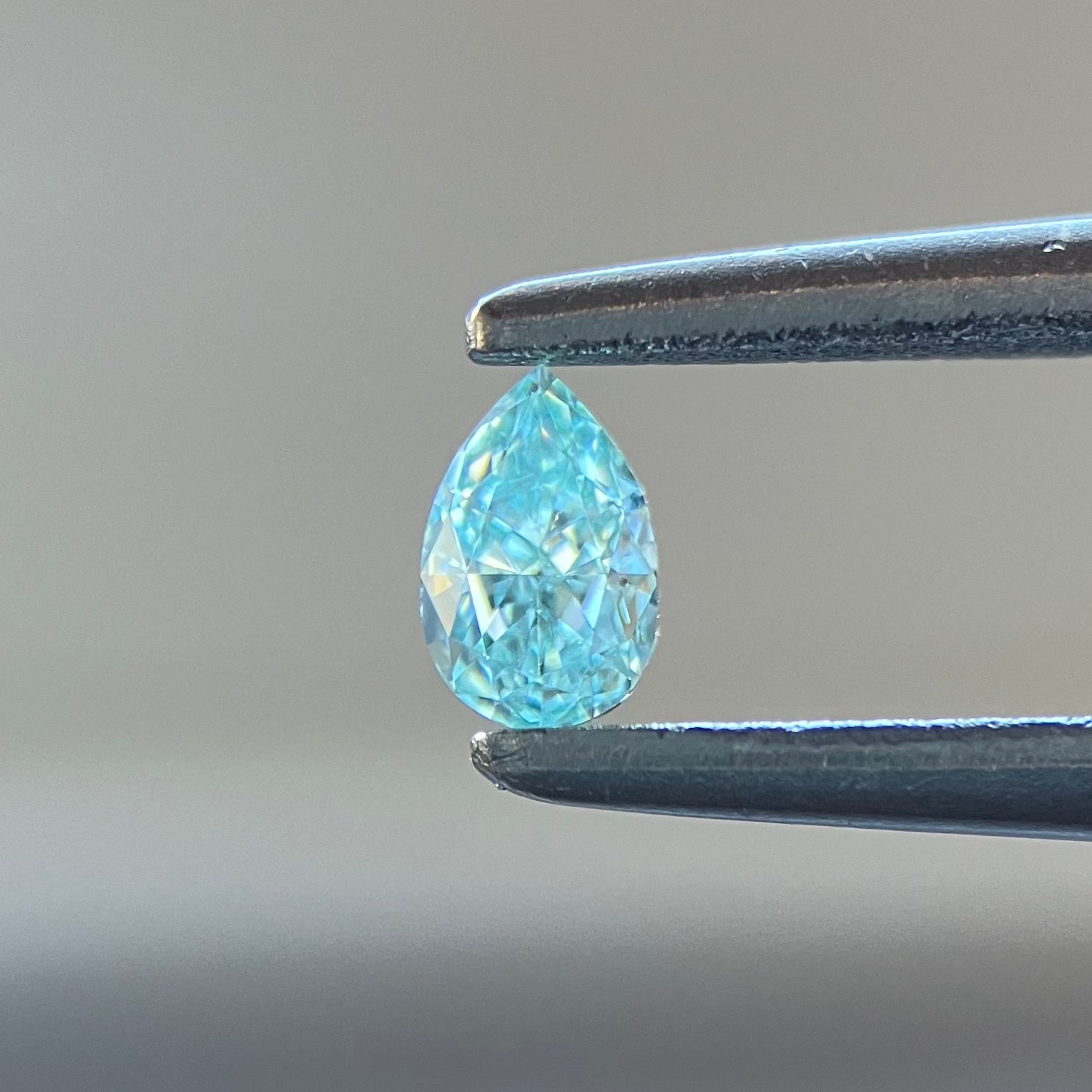 0.091ct Fancy Intense Green Blue ペアシェイプ CGL｜天然発色ブルー